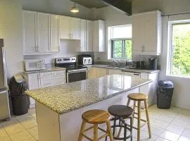 Gateside Chalets Expansive 6 Bedroom Hot Tub Near Village Blue Mountain
