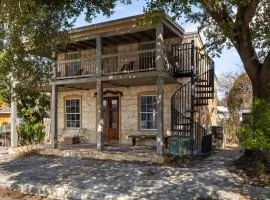 Historic Rumpel Kammer - Steps to Main Street