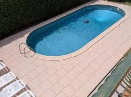 Maison de vacances avec grande piscine près de la mer