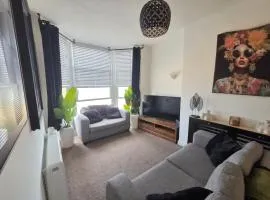 Apartment Sleeps 4 with Parking