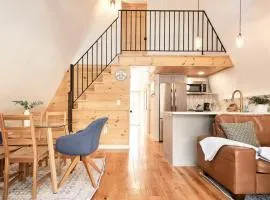 Cozy a-frame with loft, new kitchen and mins to hiking