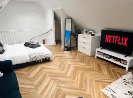 The Loft Near Whitstable, Parking, EV, Courtyard