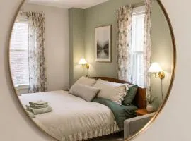 Sage & Oak Soaking Tub Studio 3 Beds Sleeps 4