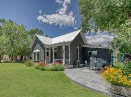 Charming Downtown Salida Home Fenced Yard & BBQ