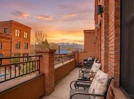 5 Star Listing 1 Min Walk to Arkansas River