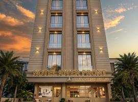 Hotel River Front, khách sạn ở Kota