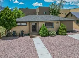 4BR Downtown Basecamp - Walk to Everything