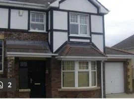 House Sleeps 4 with Garden
