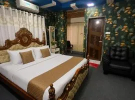Modern 2 Bedroom Studio in Dhaka - AC, WiFi & Kitchen