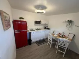 Modern Guest Suite Private Entrance Free Parking
