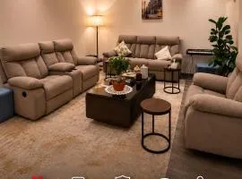 Modern 1BR Cozy Living Room Kitchen Prime spot
