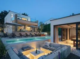 Gorgeous Home In Zminj