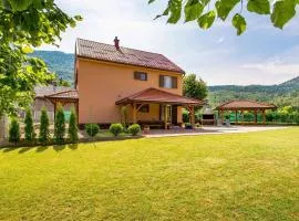 3 Bedroom Beautiful Home In Jasenak
