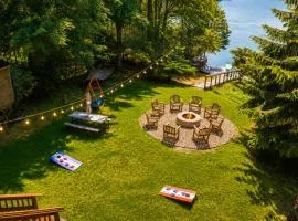 Lakefront HotTub Sauna Kayaks Fire Pit