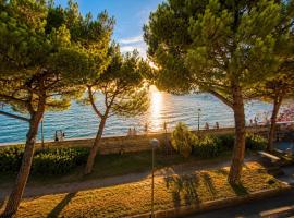 BeachfrontGrado Seaview Apartment Costa Azzurra, hotel sa Grado