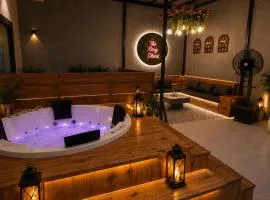 The Cozy Chaos - Spa Jacuzzi -Private Terrace - Taj Mahal