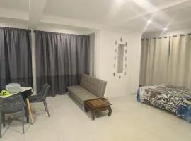Beach 2 Min - Bright Central Studio - AC