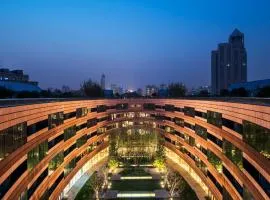 HUALUXE Shanghai Twelve At Hengshan