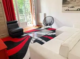 Near Versailles Palace and Paris 1 to 5 Guests