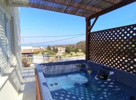 Apollis House with Jacuzzi