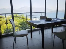 Acacia Hill Apartment - Boka Bay Views