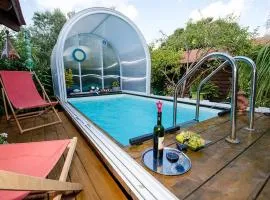 Lodge On The Sea