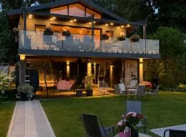 Luxury River House Pool & Stunning View