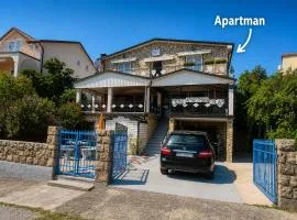 Large 4-Bedroom Apartment with Sea View & Balcony