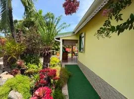 Gite d'Arles Bungalow "Ti Polo"