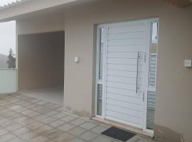 Garanhuns में, होटल Residência completa e com garagem