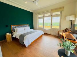 Hotel Mashabrum Skardu Near City Center Free Breakfast Mountain View & Family Rooms: Skardu şehrinde bir otel