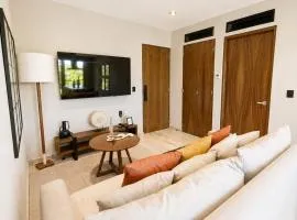 Hacienda 3BR Pool, Parking & Padel Heushaven