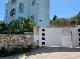 VILA Denad