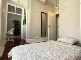 Faro Coast Guest House, готель у Фару