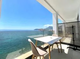 Waterfront Studio Apartment with Fantastic Sea View