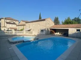 Gîte 6p Ardèche ,Ruoms centre, climatisé avec piscine