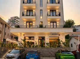 Hotel Madeira, hotel di Budva