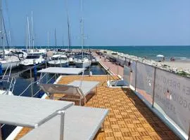 BHE House Boat Experience