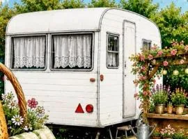 Venez Dormir chez Nous Dans Les BaRoNNieS ! Dans notre Caravane CARavelaiR 1979 ou Notre ChamBre !