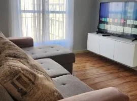 2-bedroom apartment 9 min from the airport, garage and Wi-Fi