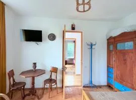 Cozy house with garden for rent in the center of Oni