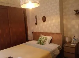 Oeiras Central Room, Near Beach & Public Transport