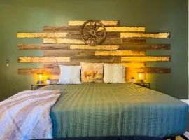 Perry 4 Bds Cozy Home Near Fairground Pet Friendly