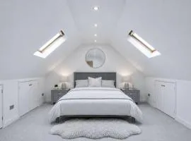 2 Bedroom Stylish Apartment in London