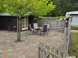 128 Chalet Onder de Boom - heerlijk grote afgesloten tuin, naast bos, honden toegestaan!