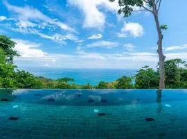 Villa Sea Forever Wake up to the Sounds of the Jungle and views of the Sea