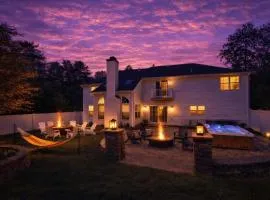 Luxury 5BR Retreat - Hot Tub - Game Room - 2 Fire Pits