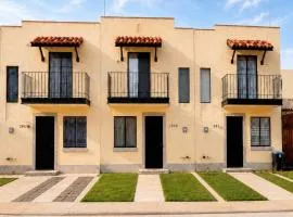 House with Access to Amenities in Alta California