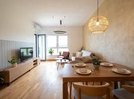 Four Trees Family Apartment - Fruske Residence