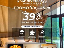 Terrace Garden Glamping Bogor, מלון בGadog